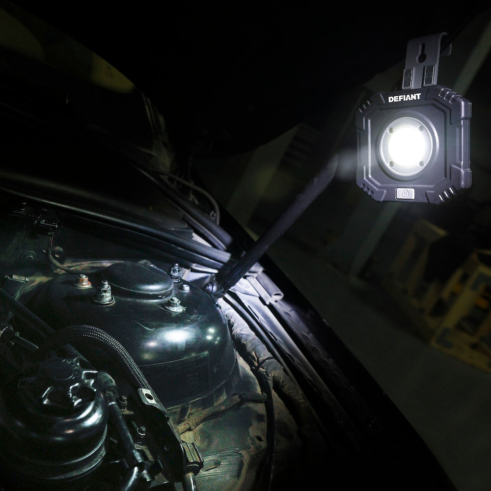 Lampe utilitaire compacte de 600 lumens avec aimant