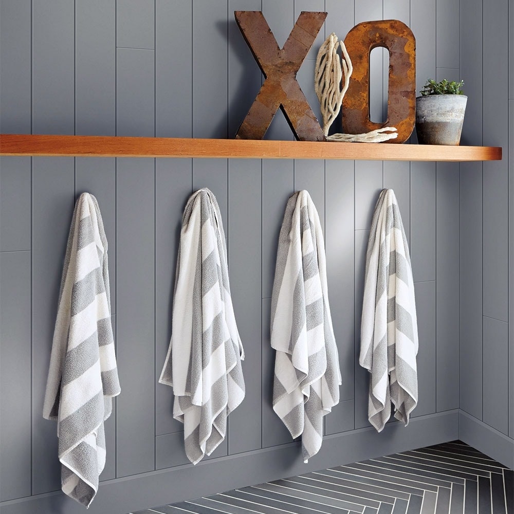 Panneau de garniture en bois de pin résineux au fini gris granit intemporel de 1 po x 4 po x 8 pi (paquet de 2)