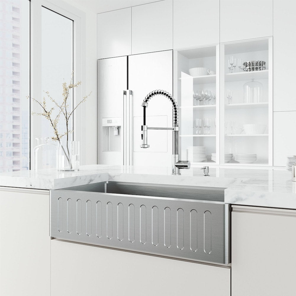 Robinet de cuisine à poignée unique et pulvérisateur rétractable Edison avec distributeur de savon Bolton en chrome