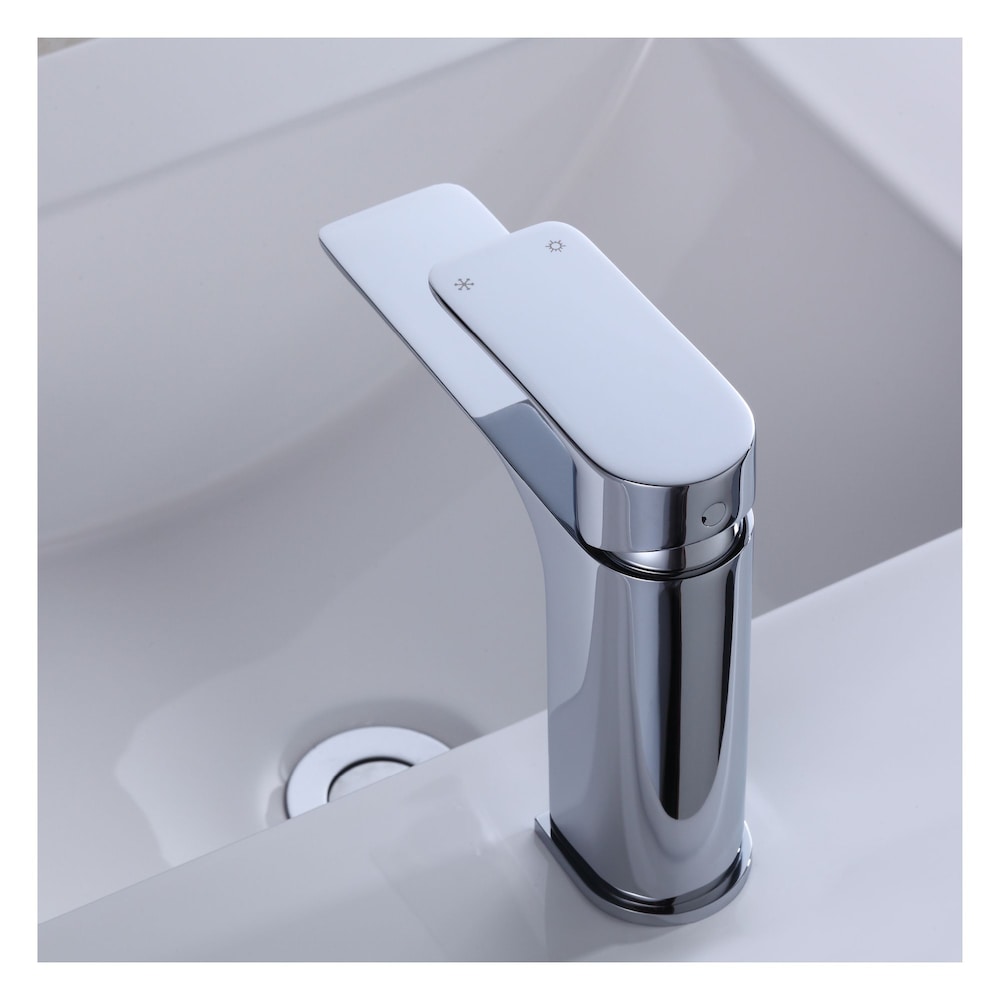 Single Handle Lavatory Faucet in Chrome Finish