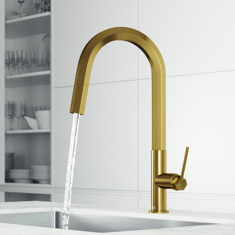 Robinet de cuisine à poignée unique et pulvérisateur rétractable Hart Hexad en or brossé mat