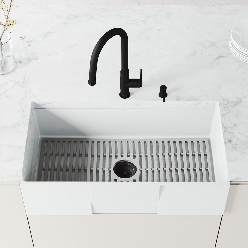 Robinet de cuisine à poignée unique et bec rétractable Hart avec distributeur de savon en noir mat