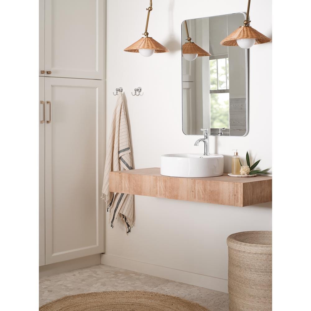 Banbury Single Handle 4-inch Centerset/Single Hole Bathroom Sink Faucet/Tap with Deck Plate in Chrome (Drain and Valve Included)