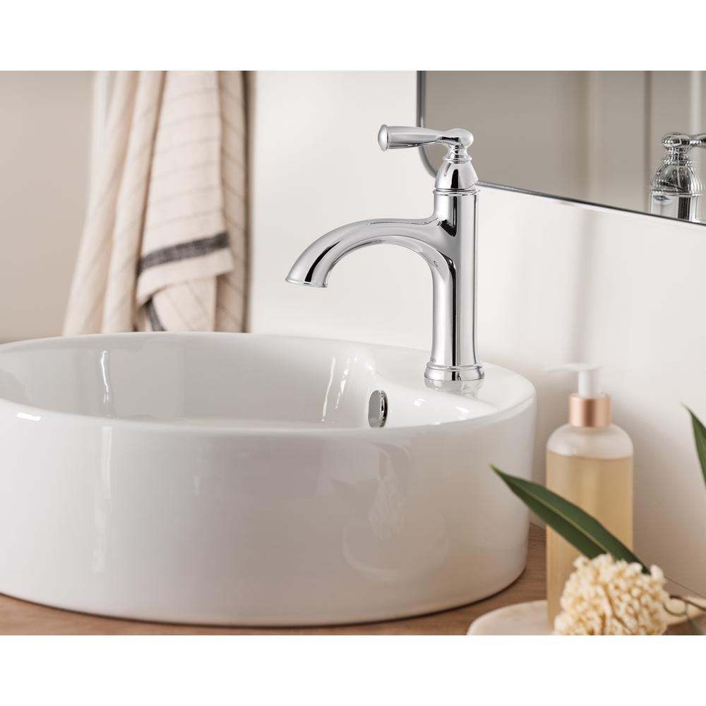 Banbury Single Handle 4-inch Centerset/Single Hole Bathroom Sink Faucet/Tap with Deck Plate in Chrome (Drain and Valve Included)