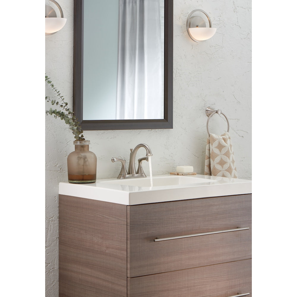 Robinet de lavabo de salle de bain à 2 poignées central Carlisle en acier inoxydable