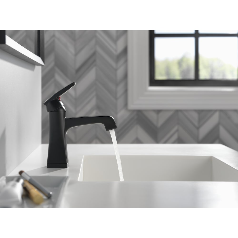 Robinet de lavabo de salle de bain à trou unique Ashlyn à poignée unique et à débit standard, montage sur pont, noir mat