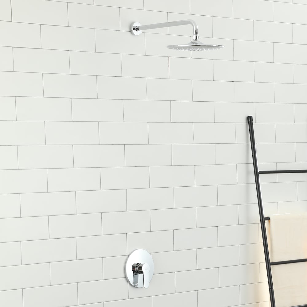 Wall Mounted Single-Handle 3 Sprays Shower Faucet in Chrome