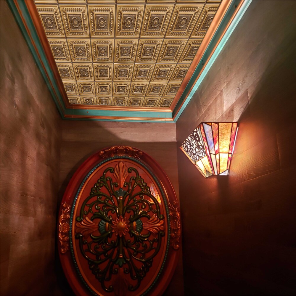 Falkirk Perth Panneau de plafond botanique à coller ou à poser, 2 pi x 2 pi, or antique (paquet de 25)