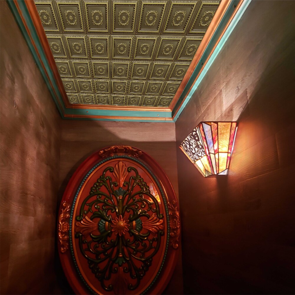 Falkirk Perth Panneau de plafond à coller ou à poser en laiton antique, 2 pi x 2 pi, paquet de 50