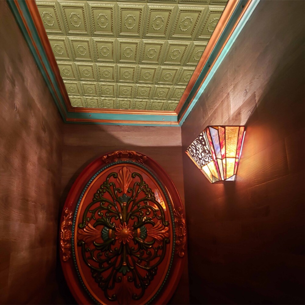 Falkirk Perth Panneau de plafond à coller ou à poser en laiton, 2 pi x 2 pi, paquet de 50