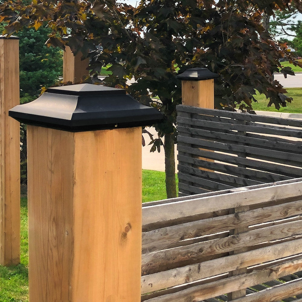 Capuchon de poteau pyramidal en plastique de 6 po x 6 po