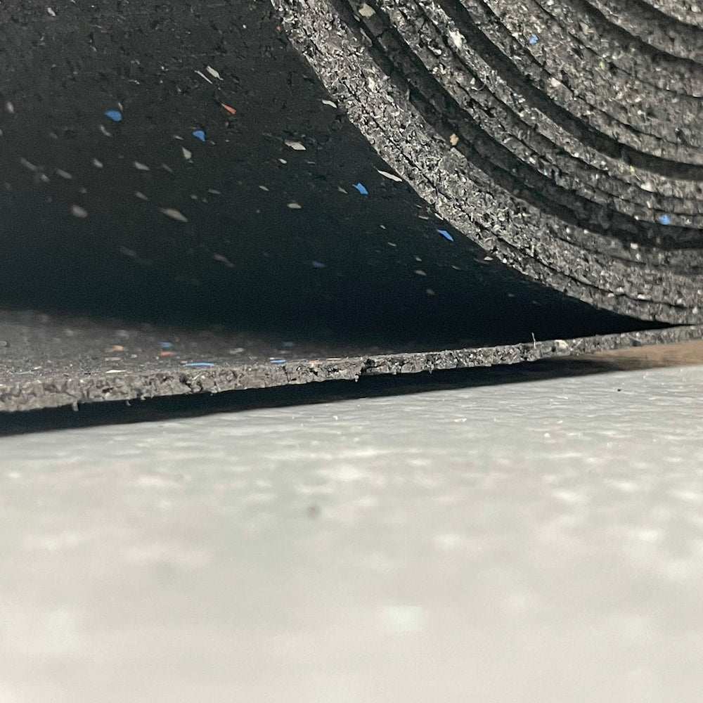 Sous-couche en caoutchouc recyclé pour tous les revêtements de sol, 4 pi x 50 pi x 0,08 po