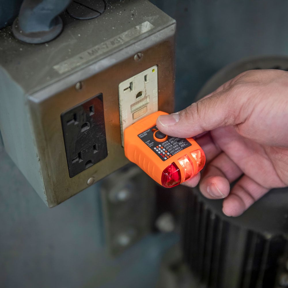 Non-Contact Voltage and GFCI Receptacle Premium Test Kit
