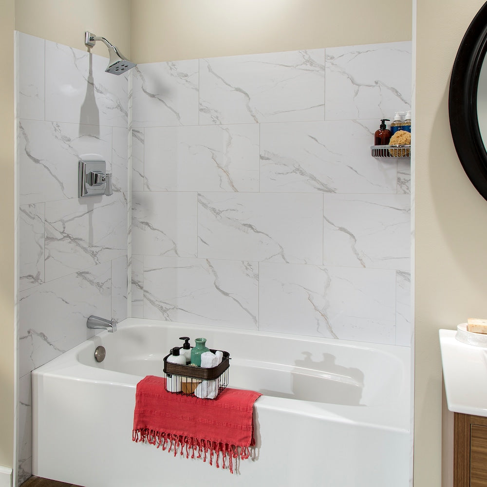 Ensemble de moulures en vinyle marbre Carrara de 0,93 po x 94 po x 0,93 po de Palisade, 3,66 pi2