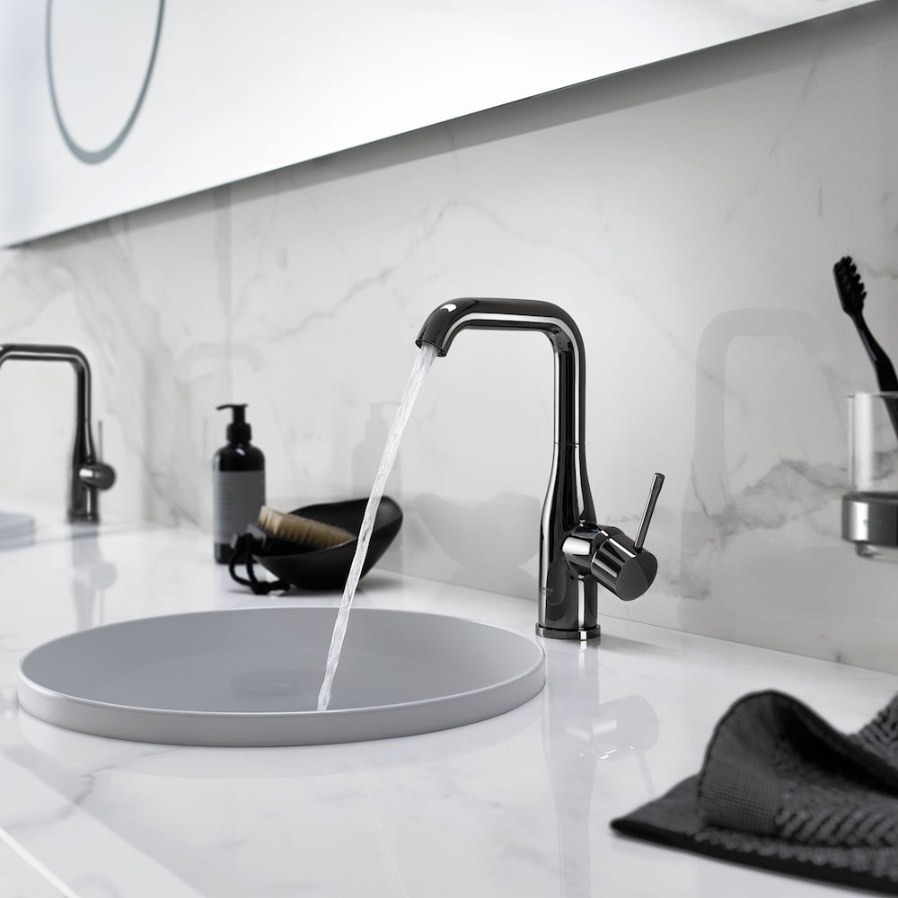 Robinet de lavabo de salle de bain à arc élevé à poignée unique et trou unique Essence en graphite dur (robinet et drain inclus)