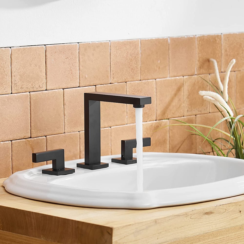Robinet de salle de bain à double poignée espacé de 8 pouces avec ensemble de vidange escamotable en noir mat 16439