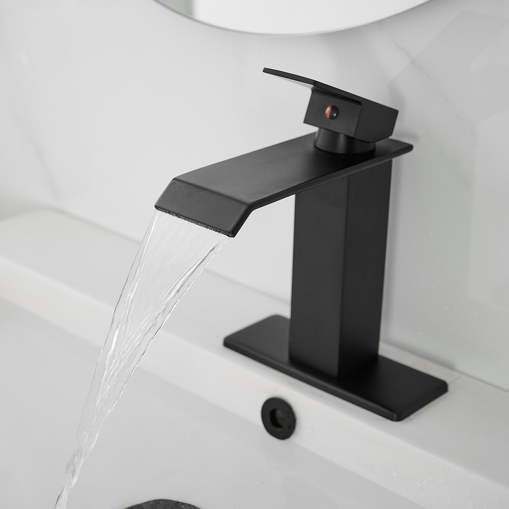 Robinet de salle de bain monotrou à poignée unique et à arc bas 6004 Waterfall avec ensemble de vidange en noir mat