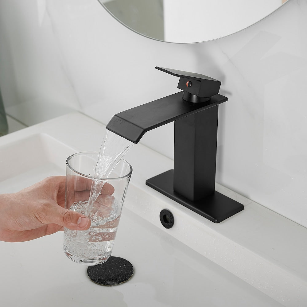 Robinet de salle de bain monotrou à poignée unique et à arc bas 6004 Waterfall avec ensemble de vidange en noir mat