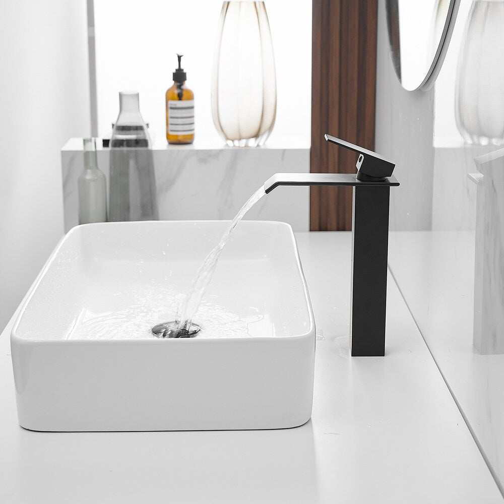 Robinet de lavabo de salle de bains à poignée unique à trou unique en cascade avec kit de vidange en noir mat