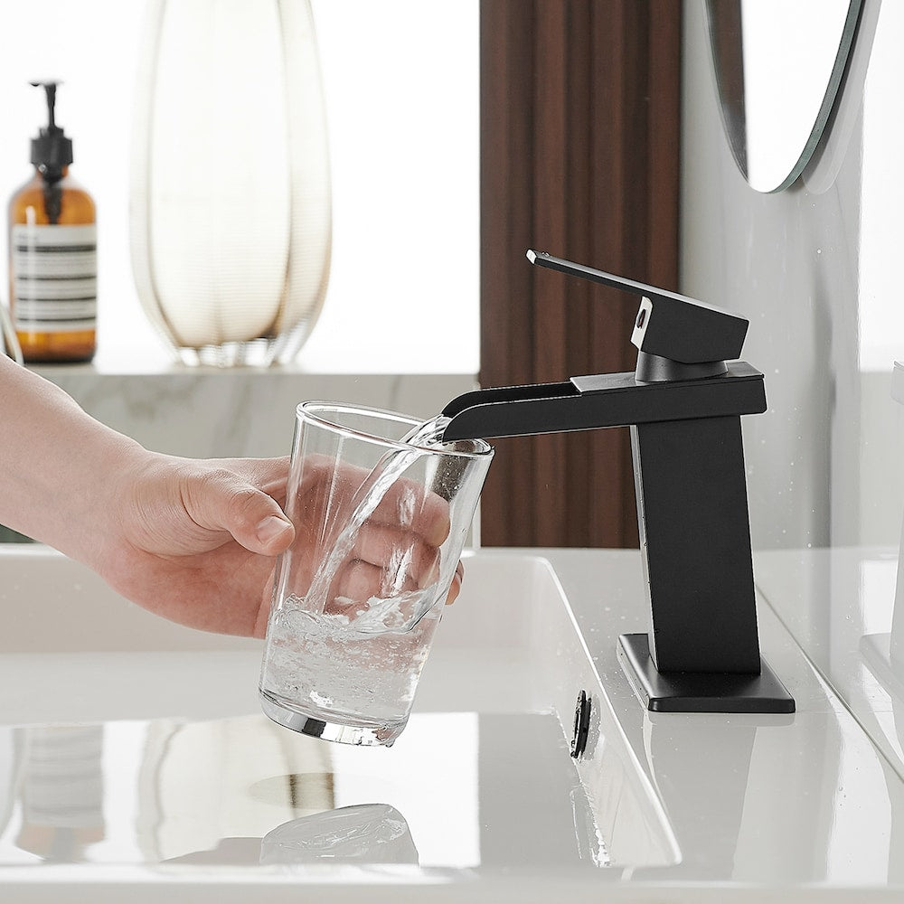 Robinet de salle de bain monotrou à poignée unique et à arc bas 6009 avec ensemble de vidange en noir mat