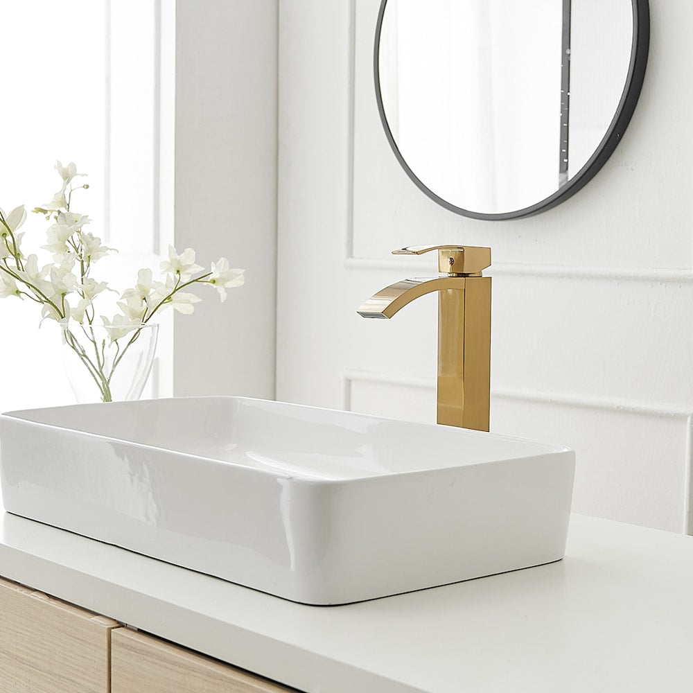 Robinet de lavabo de salle de bains à poignée unique à trou unique en cascade en or brossé