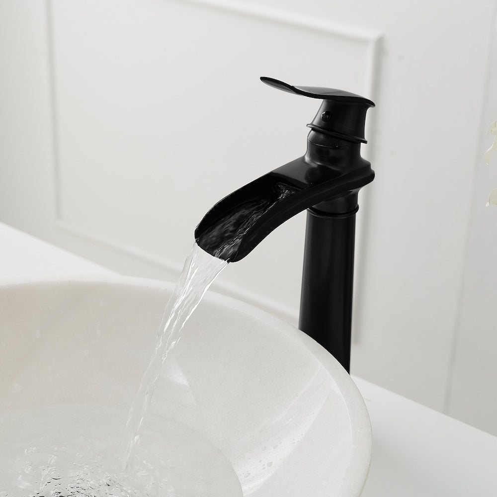 Robinet de lavabo de salle de bains à poignée unique à trou unique en cascade avec ensemble de vidange en noir mat