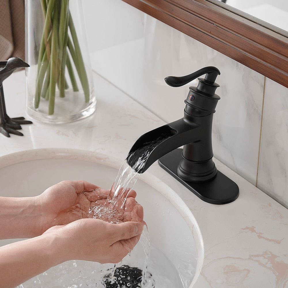Robinet de salle de bain à un trou et à poignée unique en cascade avec ensemble de vidange en noir mat