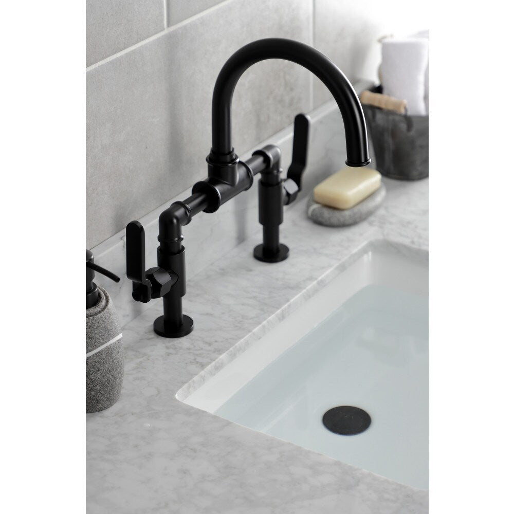 Robinet de salle de bain à 2 poignées de 8 pouces Industrial Bridge en noir mat
