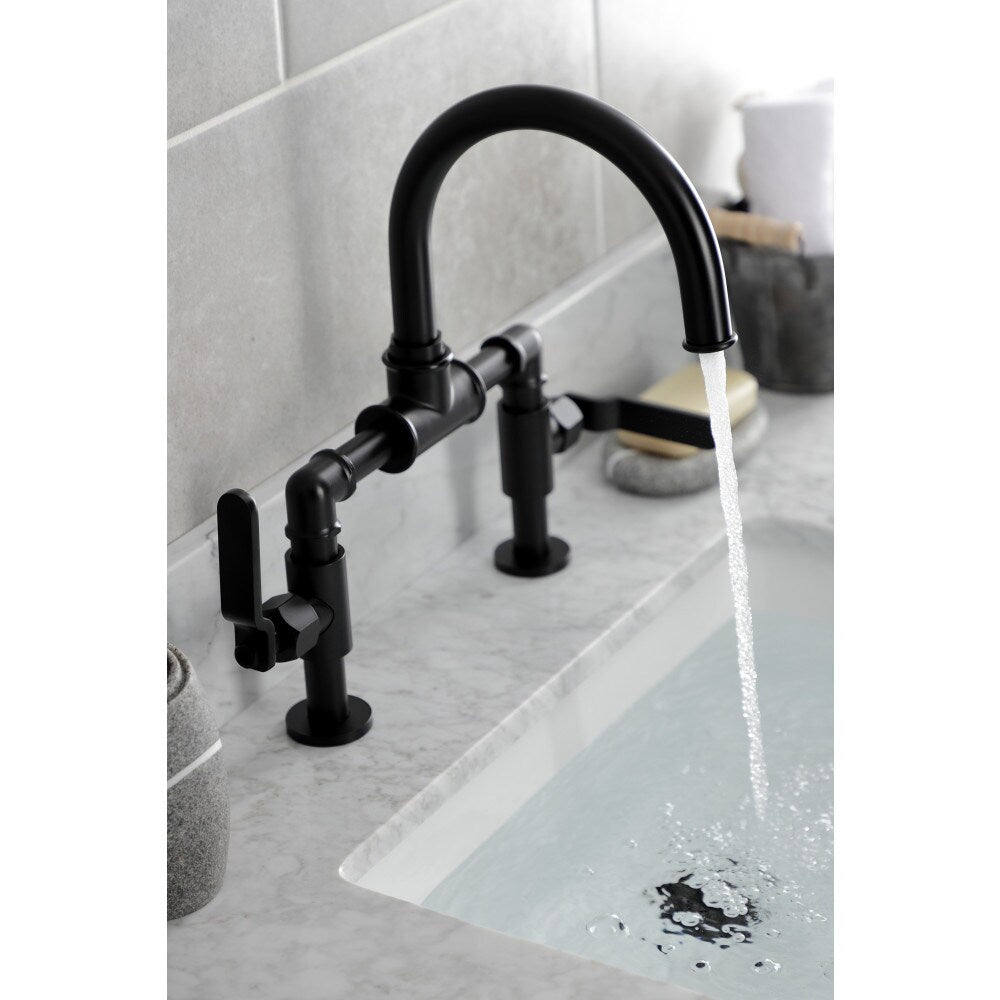 Robinet de salle de bain à 2 poignées de 8 pouces Industrial Bridge en noir mat