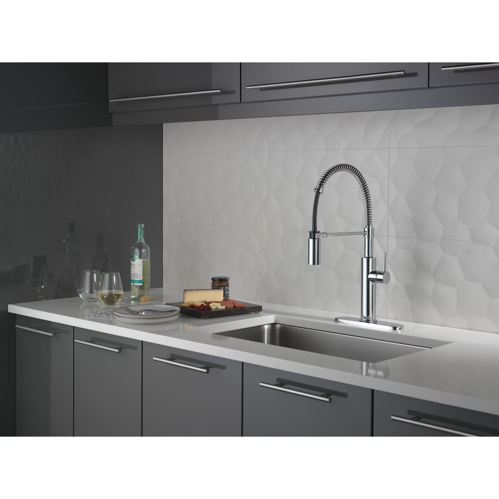 Antoni Single-Handle Pull-Down Sprayer Kitchen Faucet with Spring Spout in Chrome