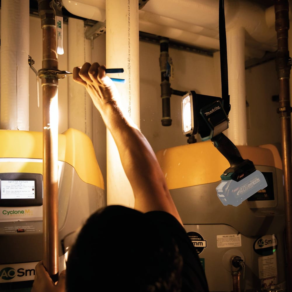 40Vmax XGT Cordless 1,250 Lumens LED Spot-Light/Flashlight (Tool Only)