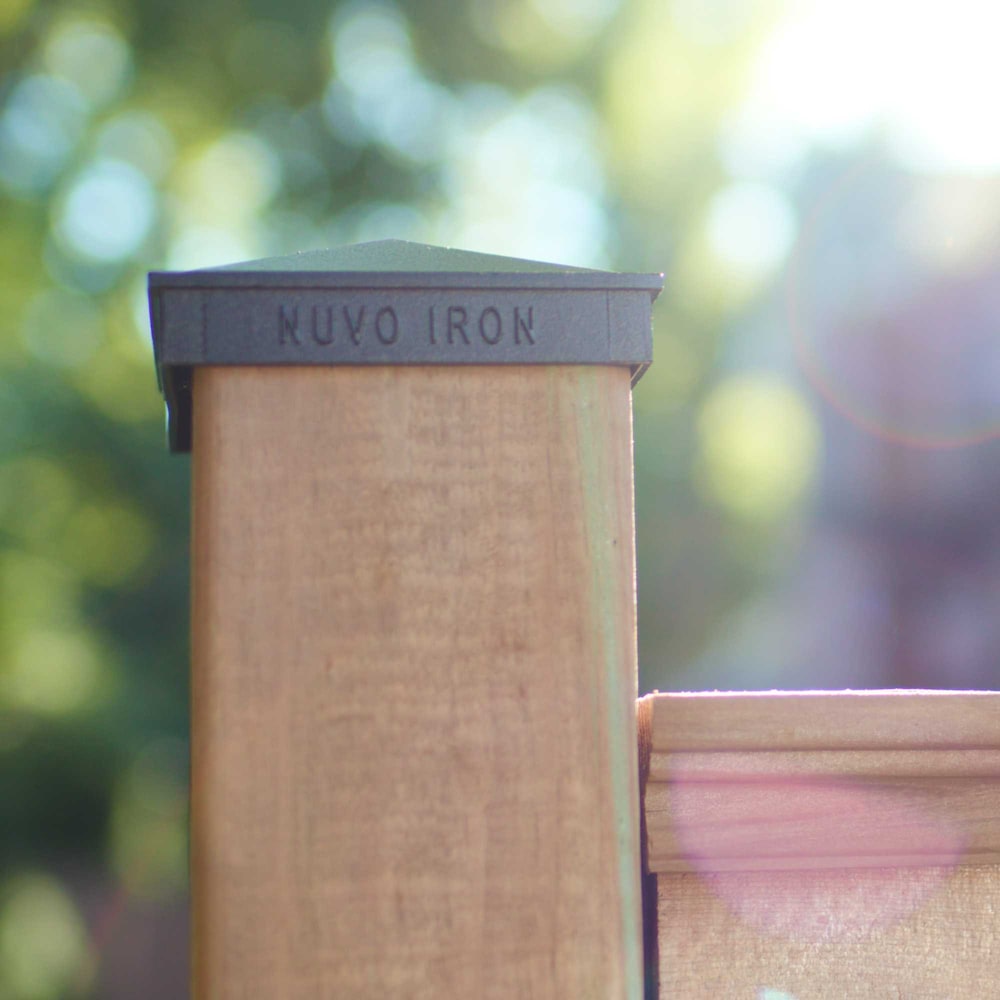 Capuchon de poteau décoratif en aluminium noir de 4 po x 4 po, paquet principal de 24 unités