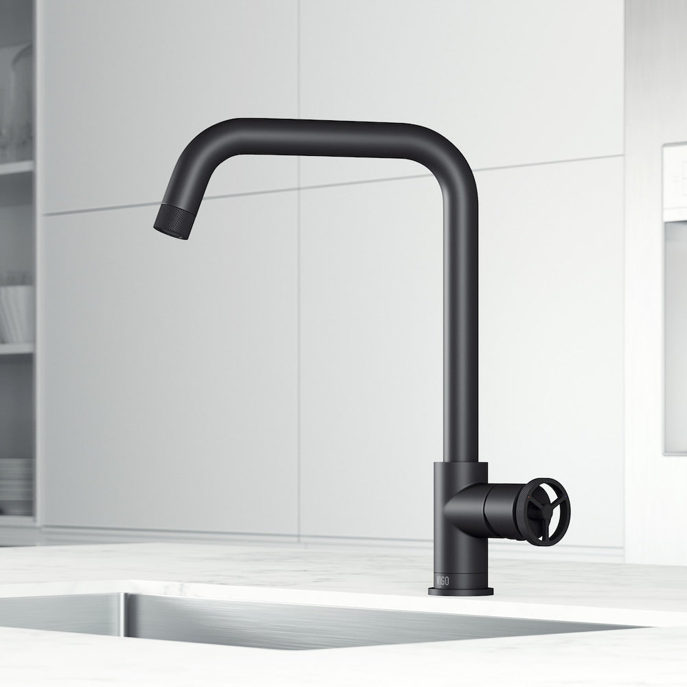 Robinet de cuisine à poignée unique de style industriel Cass en noir mat
