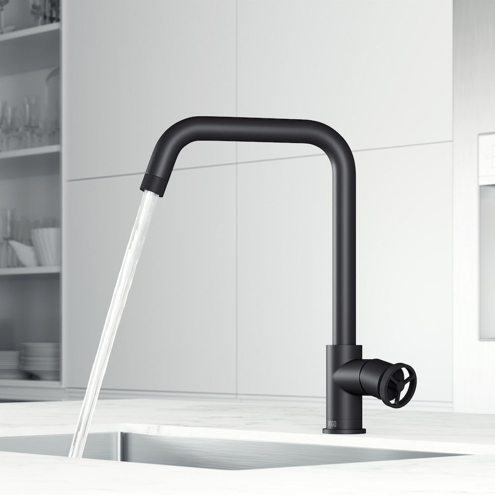 Robinet de cuisine à poignée unique de style industriel Cass en noir mat