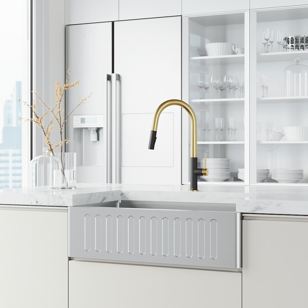 Robinet de cuisine à poignée unique et pulvérisateur rétractable Greenwich en or brossé mat et noir mat