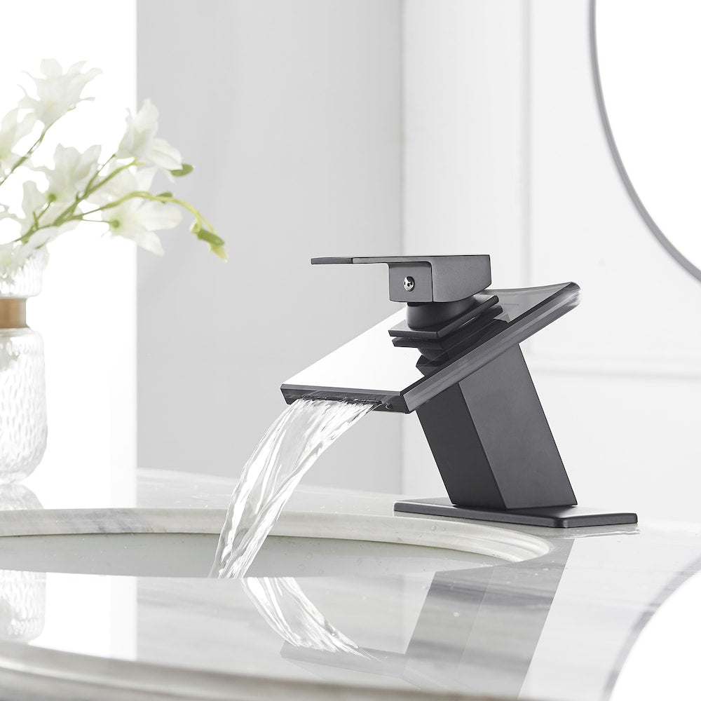 Robinet de salle de bain monotrou à cascade et poignée unique à arc bas avec bec en verre en noir mat