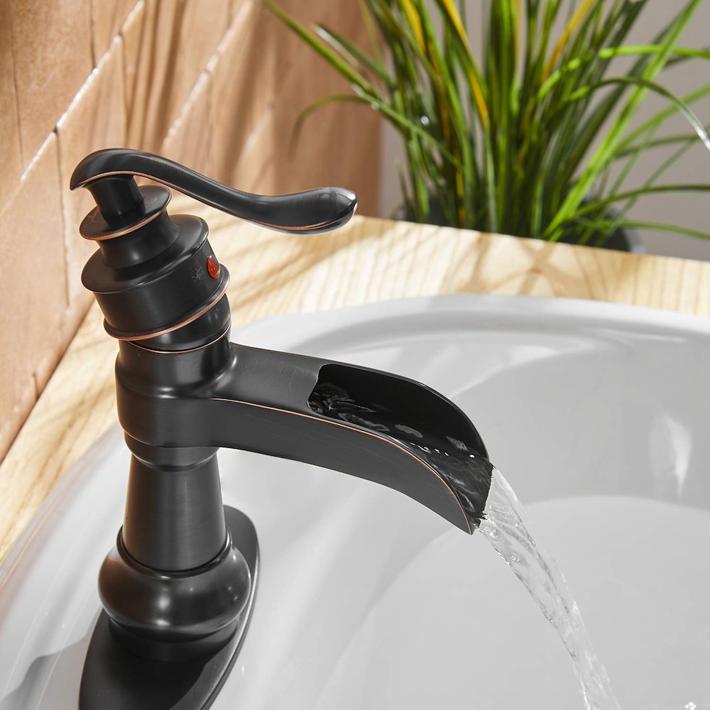 Robinet de salle de bain à un trou et à poignée unique en cascade avec ensemble de vidange en bronze huilé
