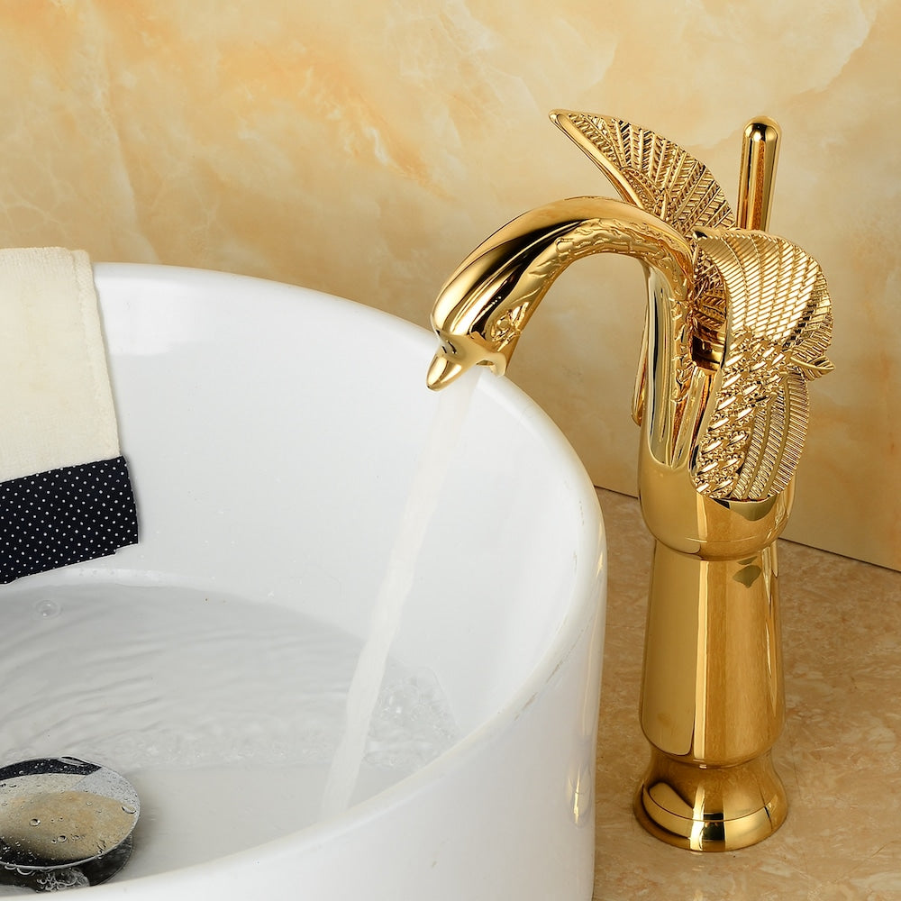Robinet de lavabo de salle de bains à poignée unique à trou unique Swan avec bonde escamotable en or poli
