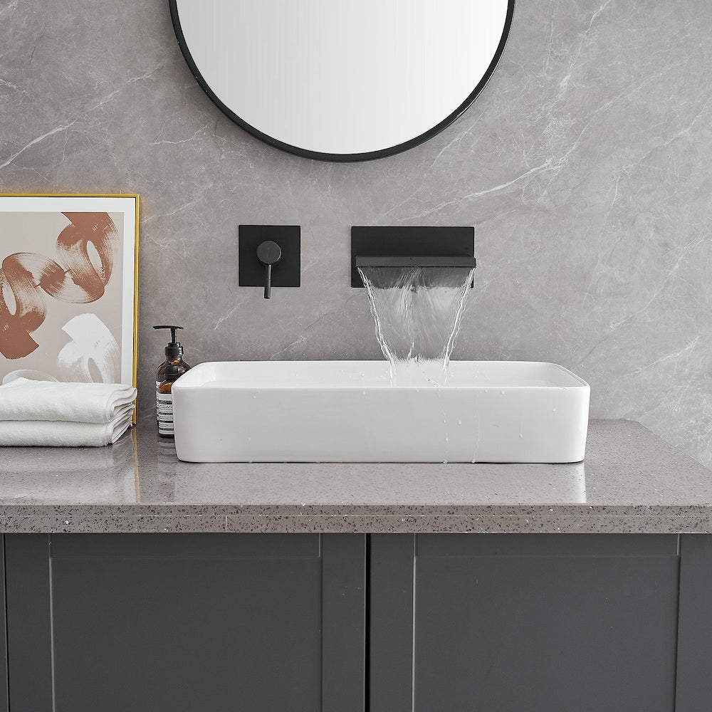 Robinet de salle de bain à cascade à poignée unique avec bec verseur mural en noir mat