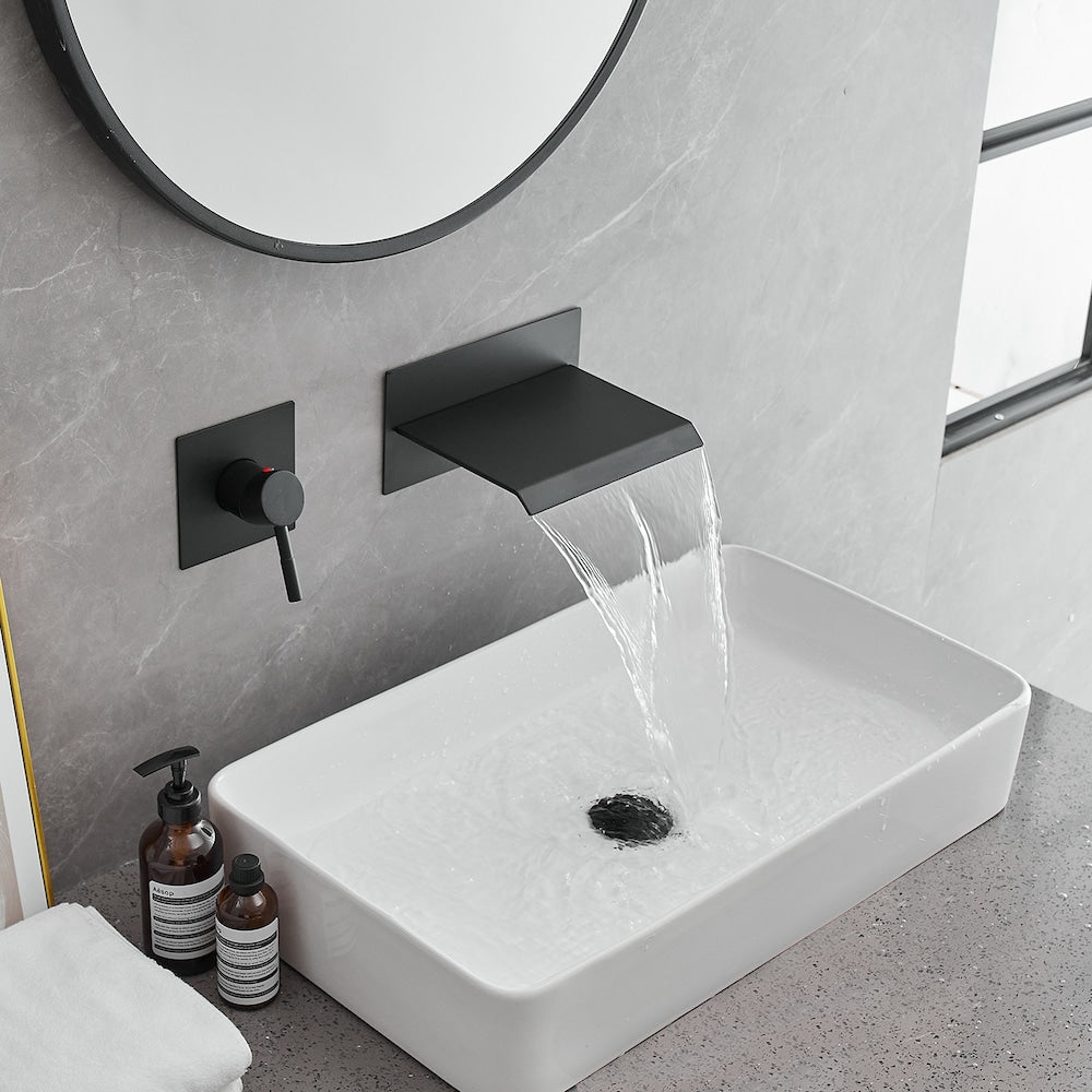 Robinet de salle de bain à cascade à poignée unique avec bec verseur mural en noir mat