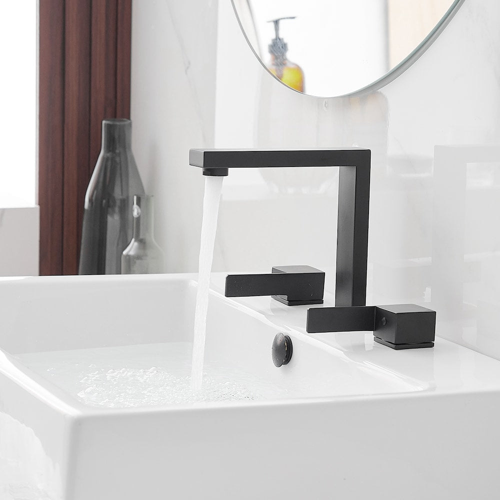 Robinet de salle de bain à double poignée à arc élevé de 8 pouces à économie d'eau avec kit de vidange en noir mat