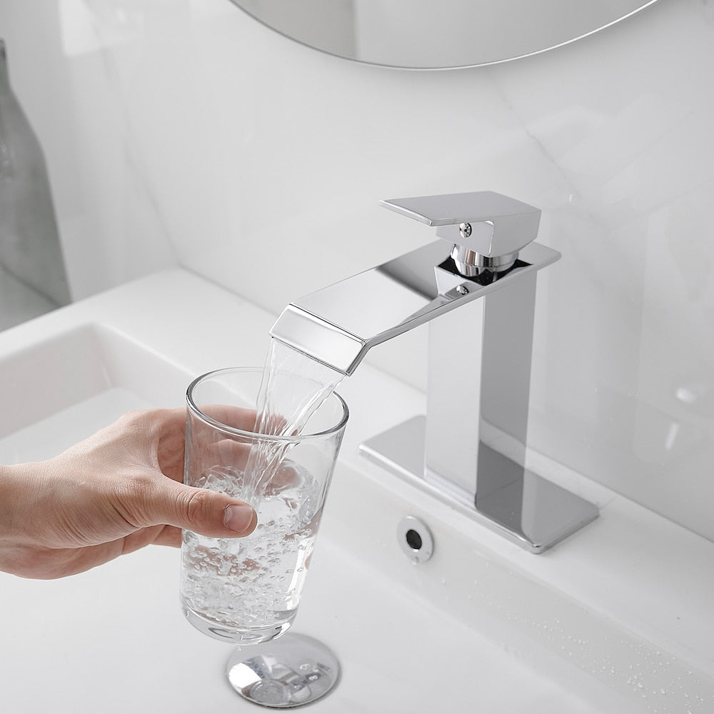 Robinet de salle de bain monotrou à poignée unique avec ensemble de vidage escamotable en chrome poli