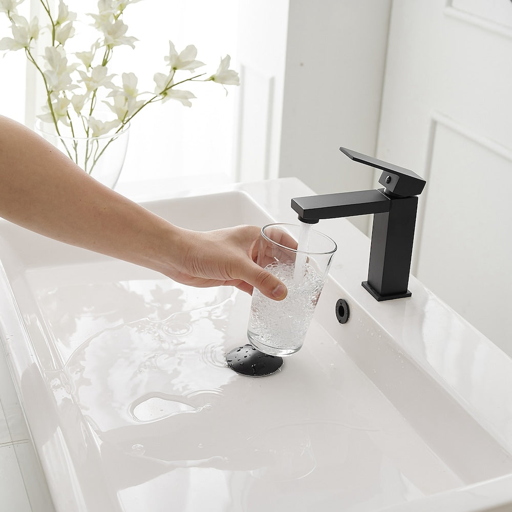 Robinet de salle de bain monotrou à poignée unique en noir mat