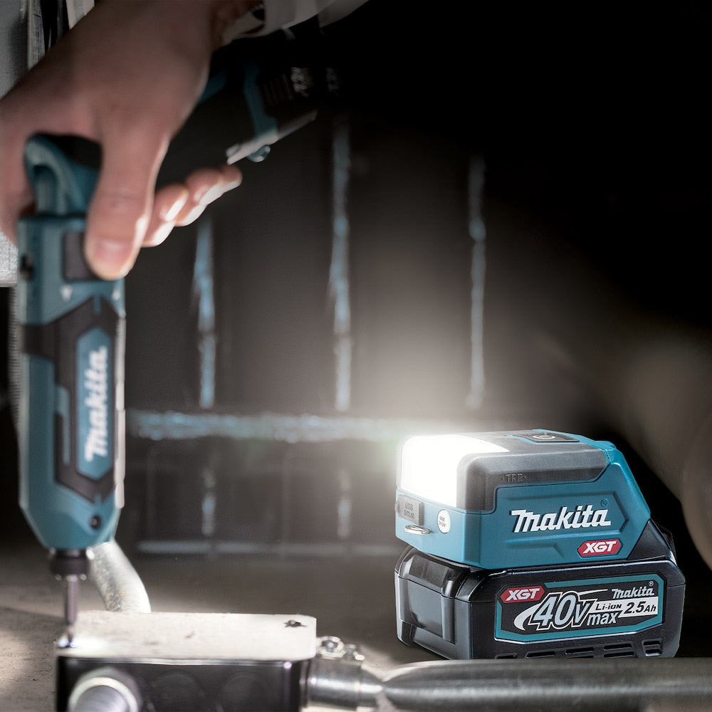 40Vmax XGT Cordless Compact Work Light LED Torch with USB Charging Port (Tool Only)