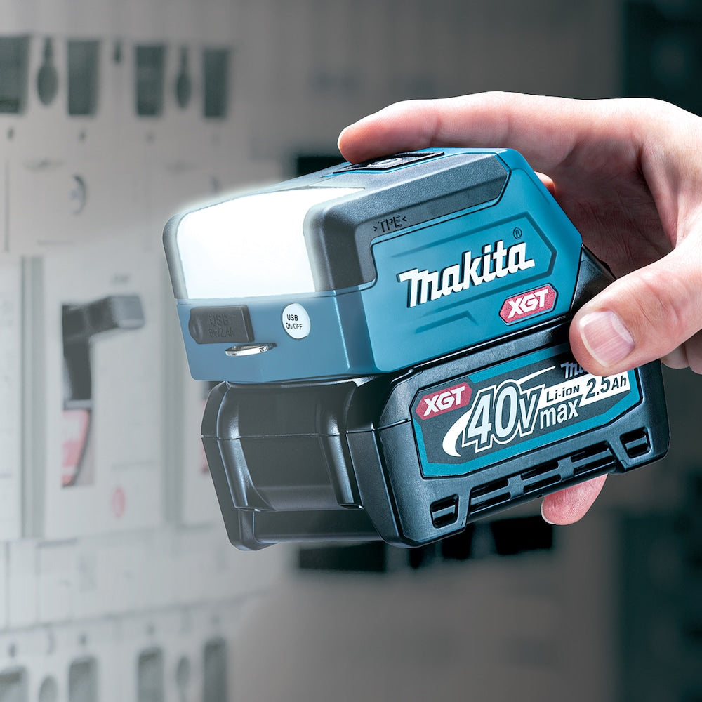 40Vmax XGT Cordless Compact Work Light LED Torch with USB Charging Port (Tool Only)