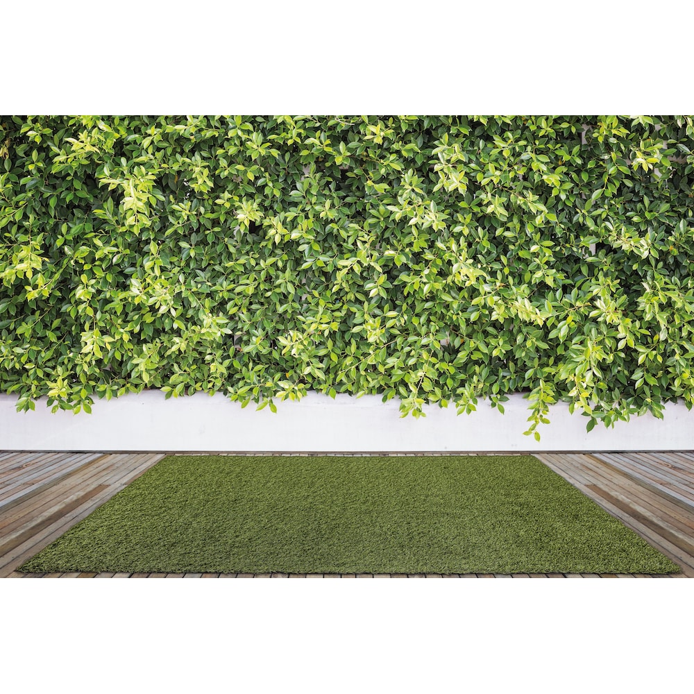 Soft Fescue 6 ft. x 12 ft. Green Artificial Grass Rug