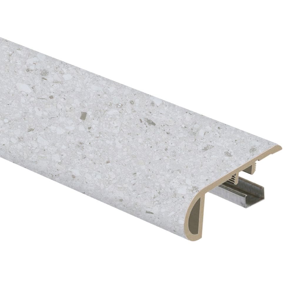 Moulure de nez de marche en vinyle Couleur 4064 2,15 po x 0,78 po x 94 po
