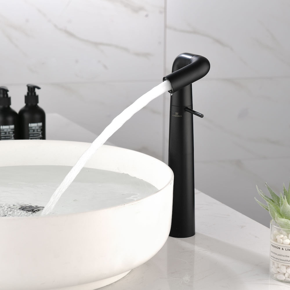 Leo Single Hole Bathroom Sink Faucet in Matte Black