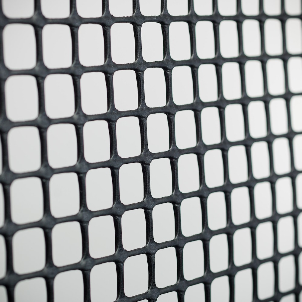 Clôture en plastique noir de 15 pi L x 36 po H avec maille de 1/2 po x 1/2 po