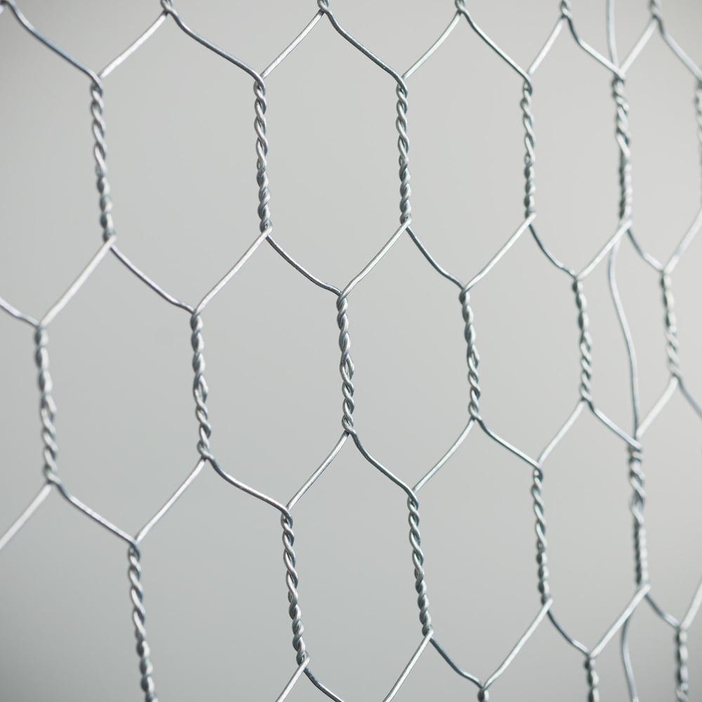 Grillage hexagonal en acier galvanisé de 25 pi de long x 24 po de haut avec maille de 1 po x 1 po